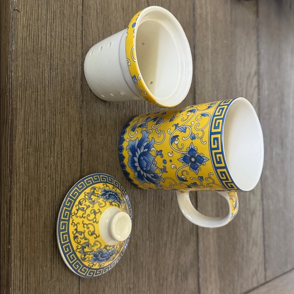 Elegant Yellow and Blue Ceramic Mug with strainer and lid. - Picture 2 of 4